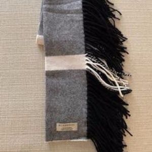 Burberry fringed 100% cashmere scarf